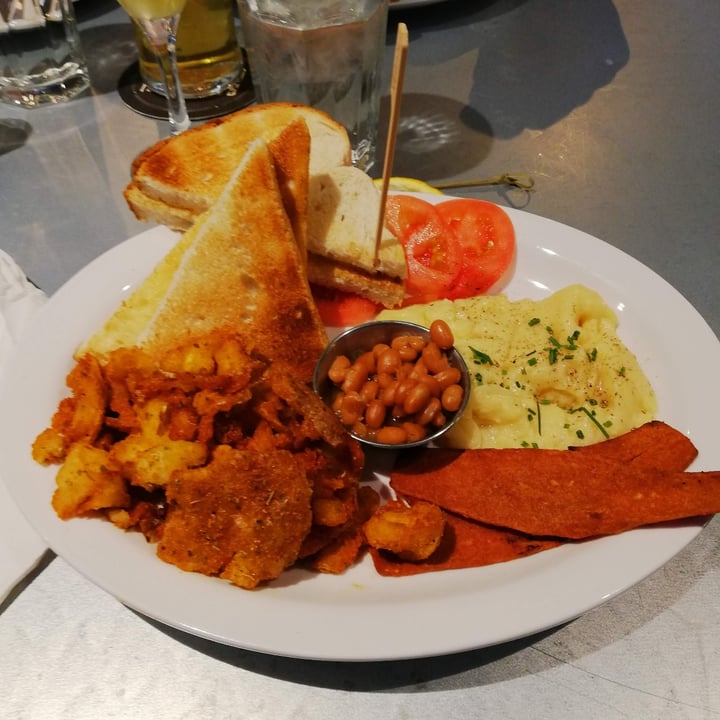 photo of Beertown Public House Oakville Breakfast platter shared by @svraphael88 on  12 May 2020 - review