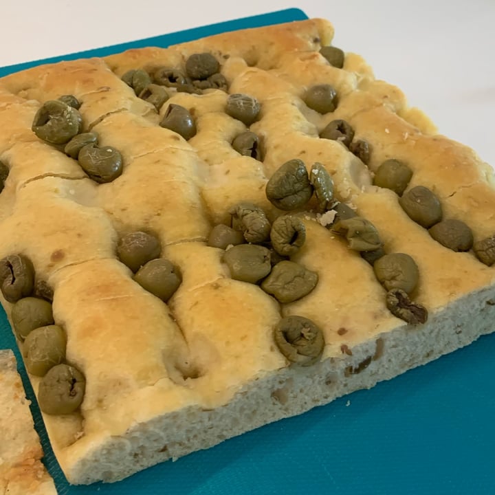photo of  Esselunga Focaccia con olive shared by @vegzari on  27 Nov 2021 - review