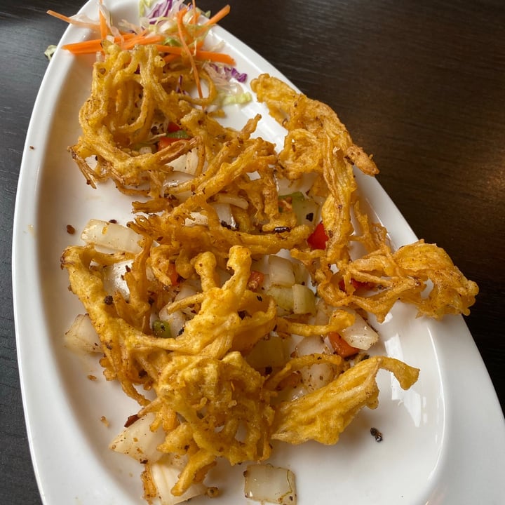 photo of Puti Vegan Cafe Salt and Pepper Enoki Mushrooms shared by @devon0 on  31 Aug 2020 - review
