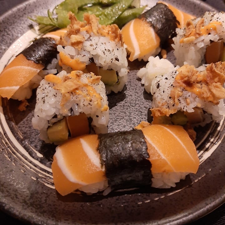 photo of Domò Sushi Vegan salmon nigiri shared by @francesca529 on  27 Mar 2022 - review