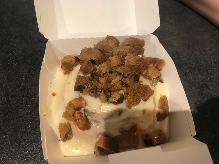 photo of Cinnaholic Cookie Jar Cinnamon Roll shared by @norcalvegan on  29 Jul 2019 - review