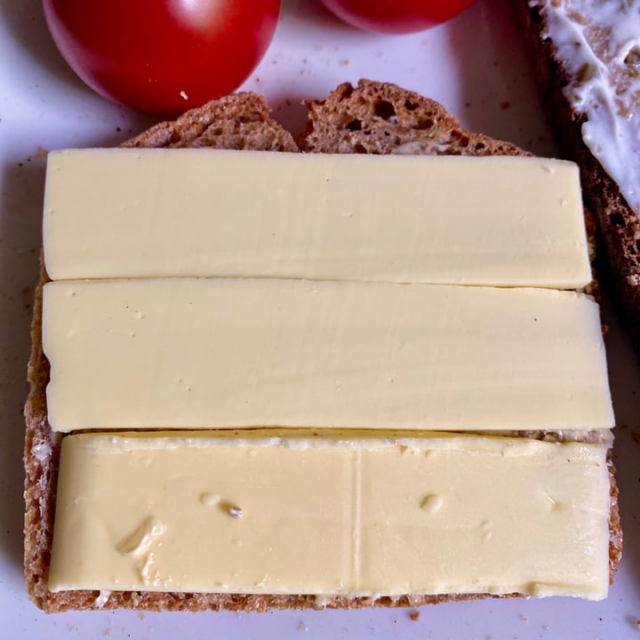 review photo of Veganz Genießerstück shared by @madamecelindra on 15 May 2021 - review