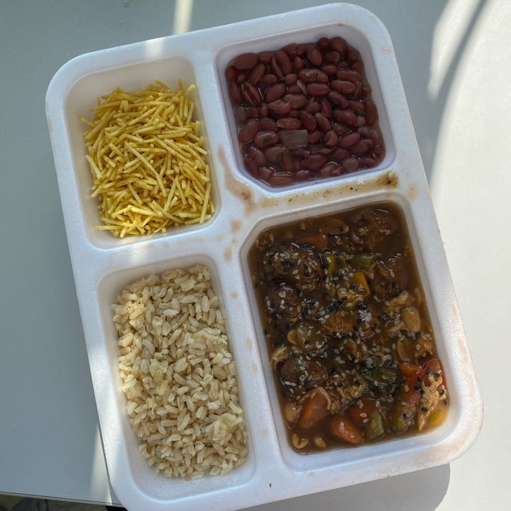 review photo of Pop Vegan Food Marmita de “Frango” Xadrez com Legumes shared by @cavallxro on 18 May 2022 - review