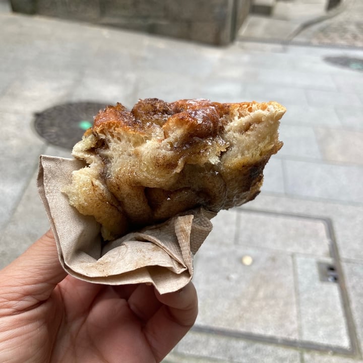 photo of The Hippie Bakery Cinnamon Rolls shared by @marianaimb on  01 Aug 2021 - review