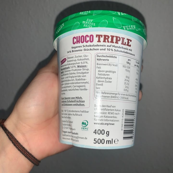 photo of REWE Beste Wahl Choco Triple Ice cream shared by @santiagoromo on  07 Jun 2021 - review