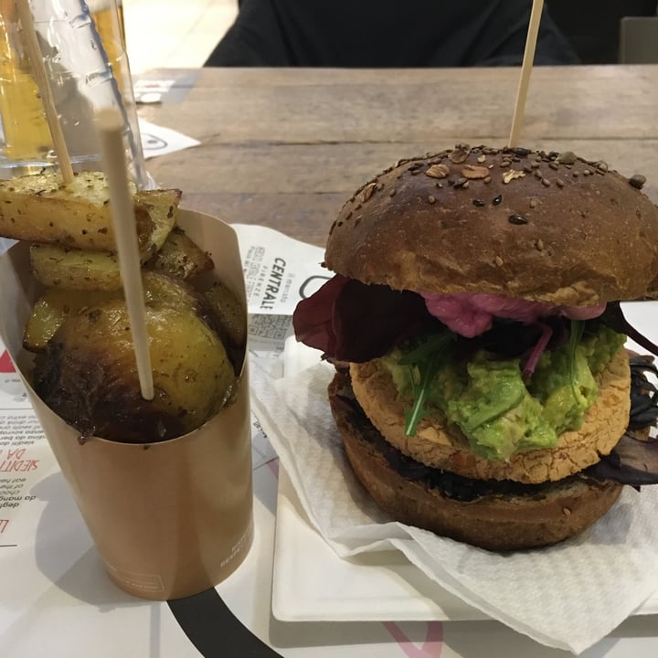 photo of Veg & Veg Asian Burger shared by @federicareganzani on  29 Apr 2022 - review