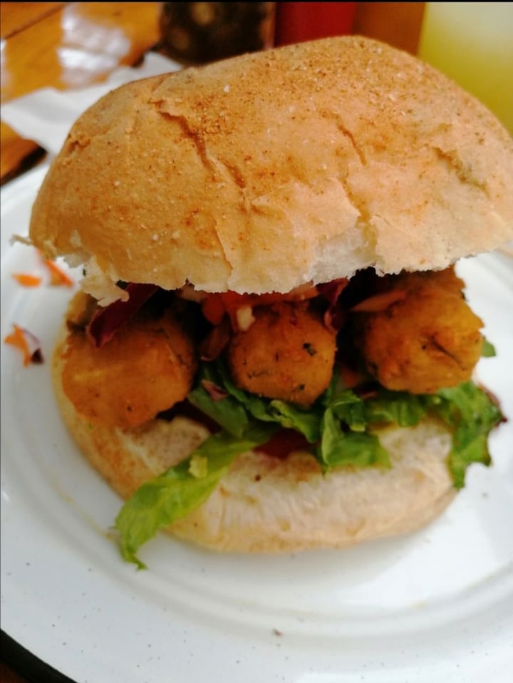 photo of VeganMunch Tofish burger shared by @angelramirez on  20 Feb 2020 - review