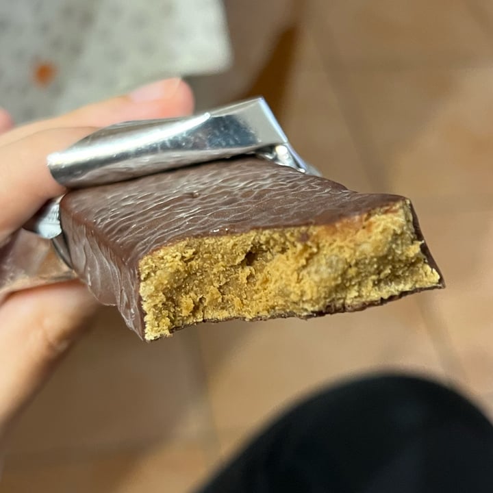 photo of Vegan Protein Bar  Protein Bar Gusto Biscotti E Crema shared by @elenagobbo on  06 Sep 2022 - review
