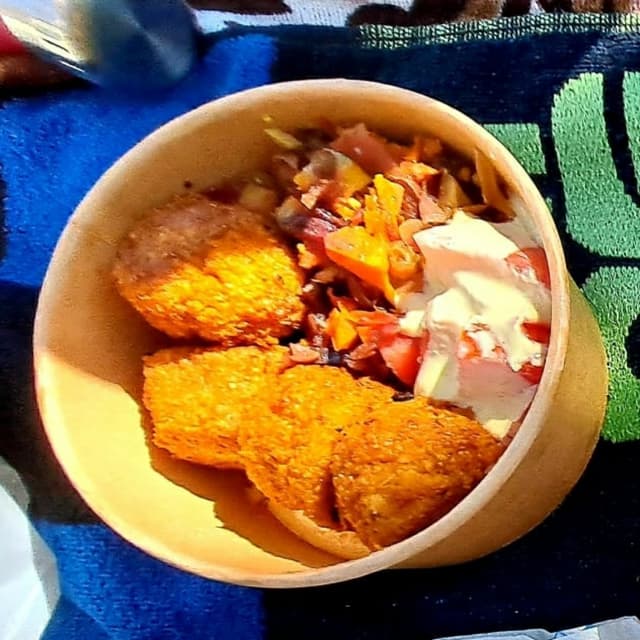 Photo of the dish “Falafel con verduras”