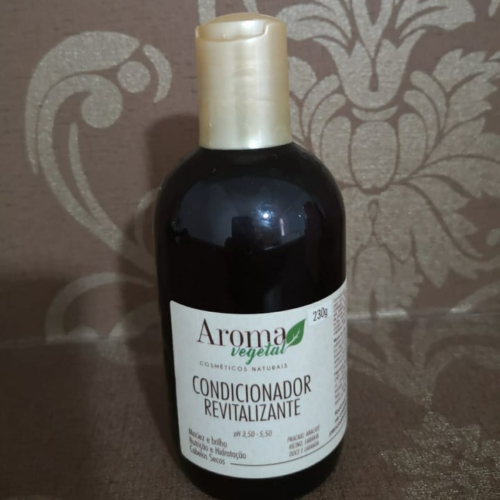 review photo of Aroma vegetal Condicionador Revitalizante shared by @adrianacaetano on 08 May 2022 - review
