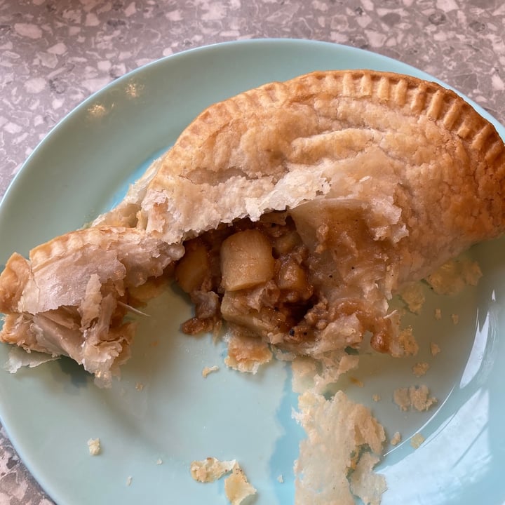 review photo of Iceland Foods No bull pasties shared by @tiffanykimiko on 26 Jan 2021 - review