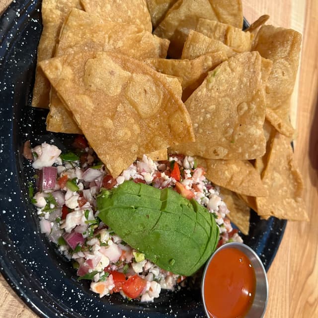 Foto del plato “Ceviche And Chips”