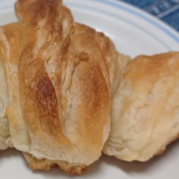 photo of Amarama Vegan Croissant shared by @michelleciascavegan on  04 Feb 2022 - review