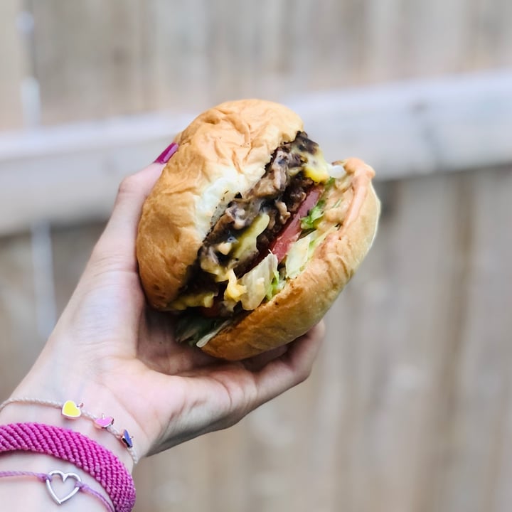 photo of HipCityVeg Ziggy Burger shared by @alexanicole on  06 Dec 2021 - review