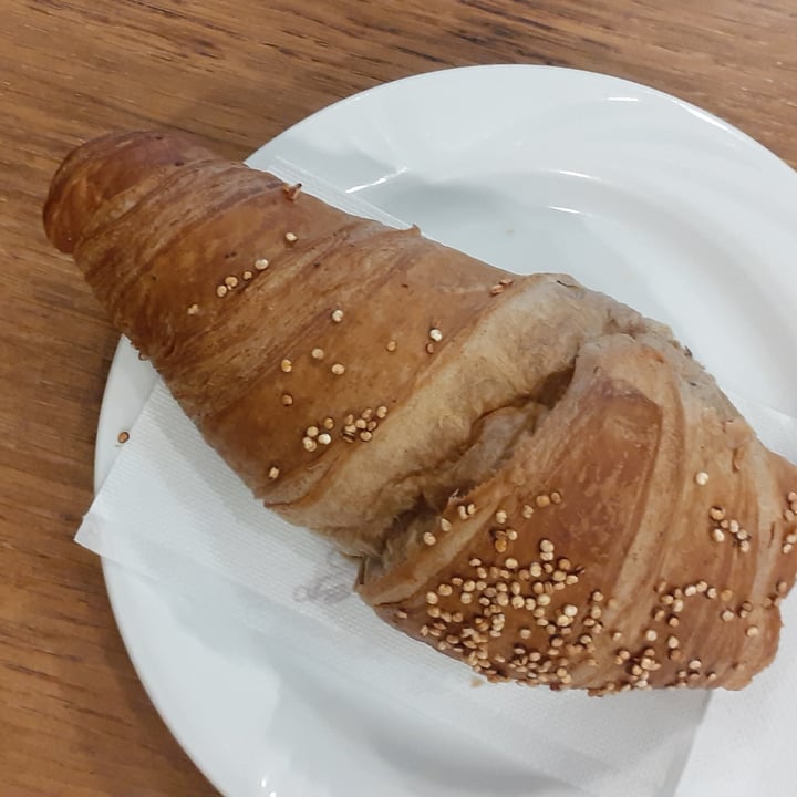 photo of HavanaCafè croissant e cappuccino shared by @evav on  10 Jul 2022 - review