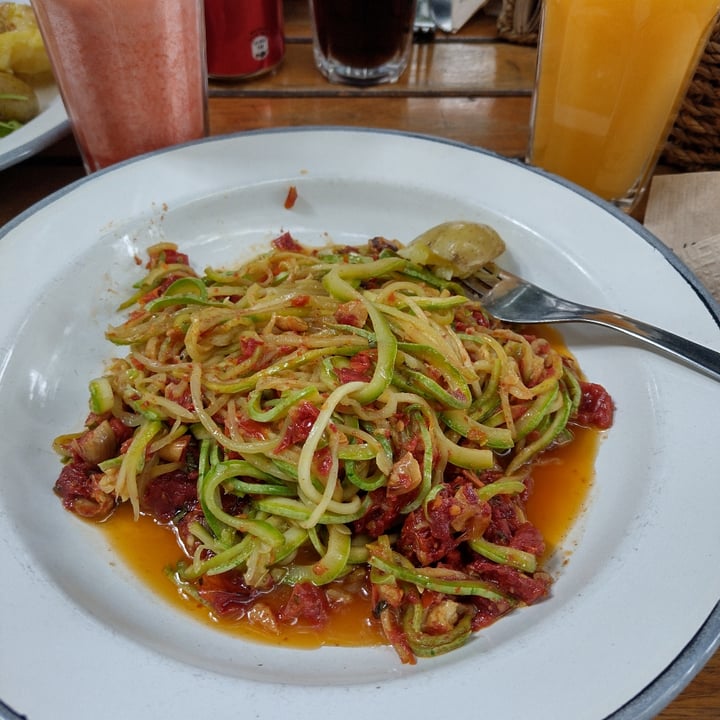 photo of Le Blé spaghettis con salsa de tomates salteados, albahaca y zucchinis shared by @naigomezs on  05 Aug 2022 - review