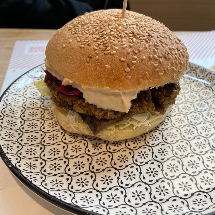 photo of Vegami Burger Van Gogh shared by @alexzan88 on  09 May 2022 - review