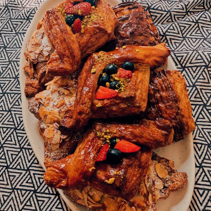 review photo of Oh My Days Vegan Cafe Almond Croissant shared by @clam on 13 Nov 2020 - review