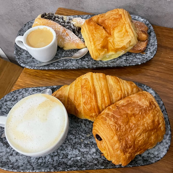 review photo of VG Pâtisserie - Pâtisserie Végétale Pain Au Chocolat shared by @anitilommi on 23 Mar 2022 - review