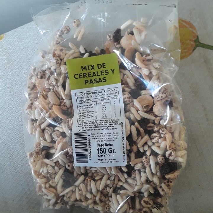 photo of Carrefour Mix de cereales y pasas shared by @pamee22 on  29 Aug 2021 - review
