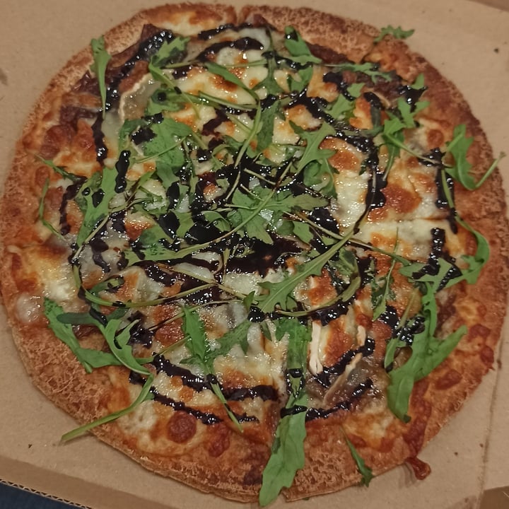 photo of Beet Vegetariano Pizza Heidi vegana shared by @ananicc on  12 Jan 2022 - review