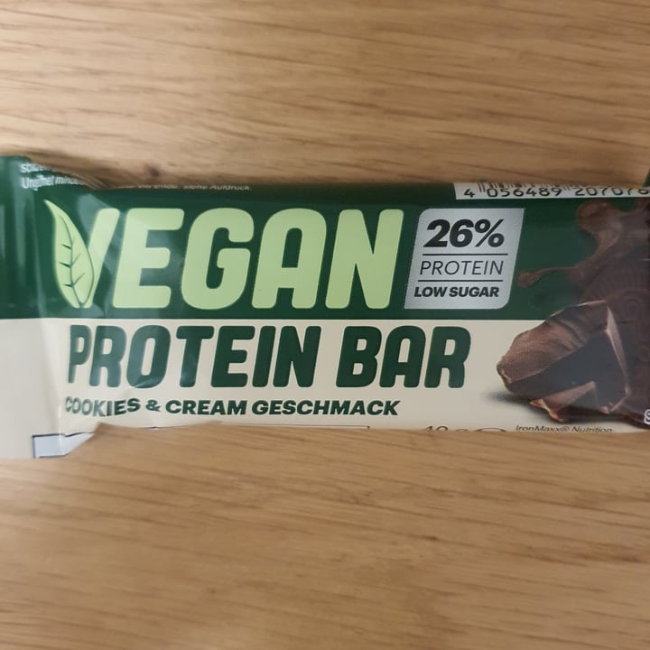 photo of IronMaxx Protein Bar Cookies & Cream shared by @jeanneloani on  18 Oct 2021 - review