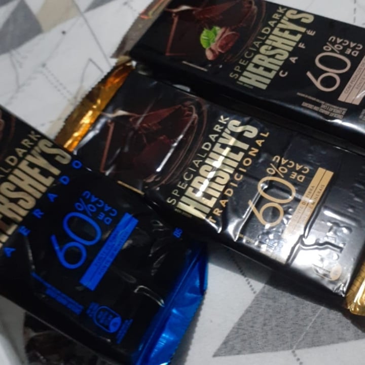 review photo of Hershey's Aerado Chocolate 60% shared by @fabiana044 on 10 May 2022 - review