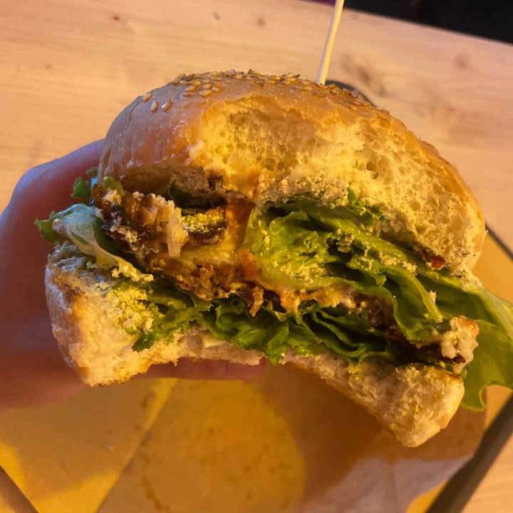 review photo of YAYA BURGER BAR IZAKAYA Beyond Total Chori Burger shared by @jordivalentini on 06 Jun 2022 - review
