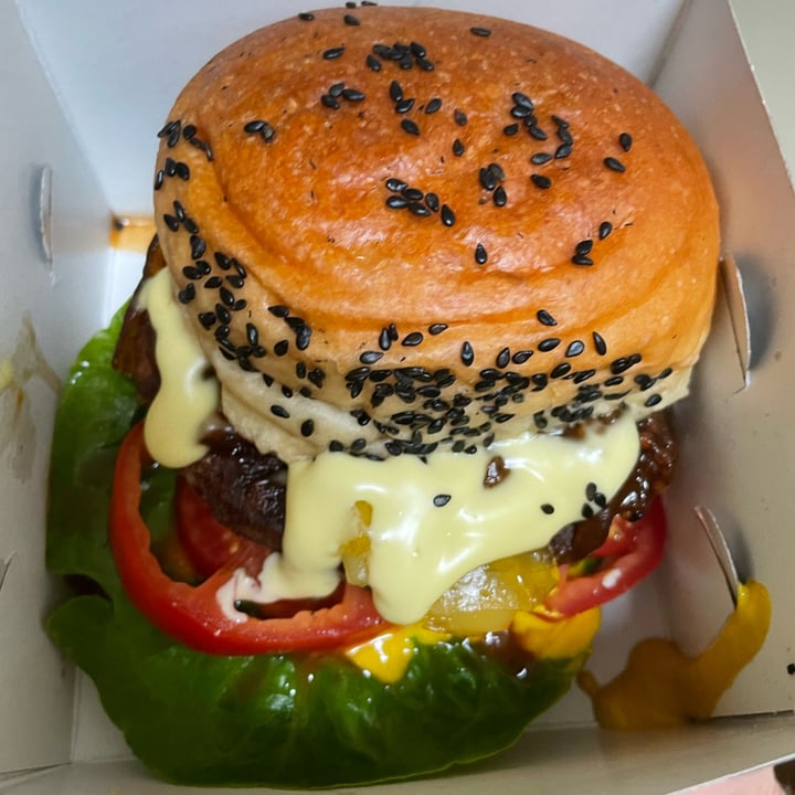 photo of Hudsons The Burger Joint (Claremont) The Scheckters Raw Burger shared by @carlicosta on  24 May 2022 - review