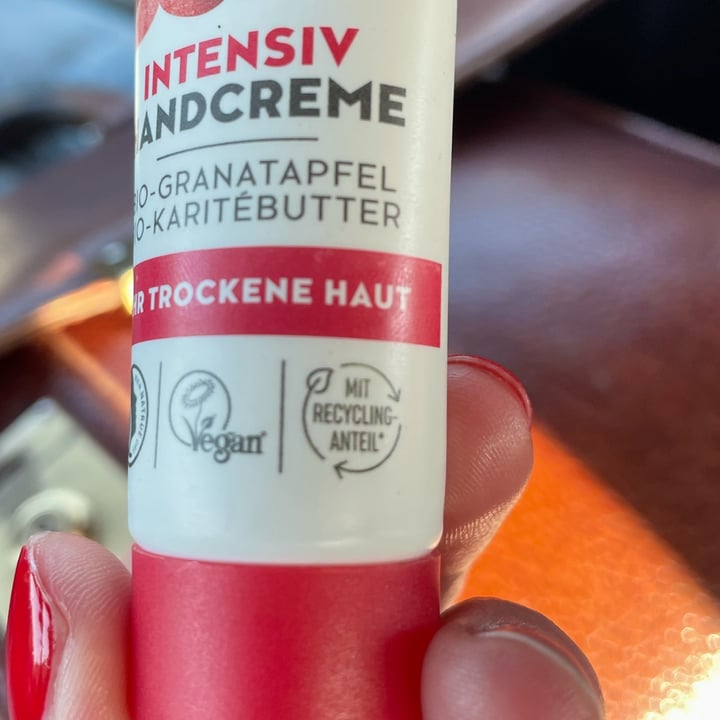 review photo of Alverde Naturkosmetik Intensiv Handcreme Bio-Granatapfel & Bio-Karitébutter shared by @lullast on 30 Apr 2022 - review
