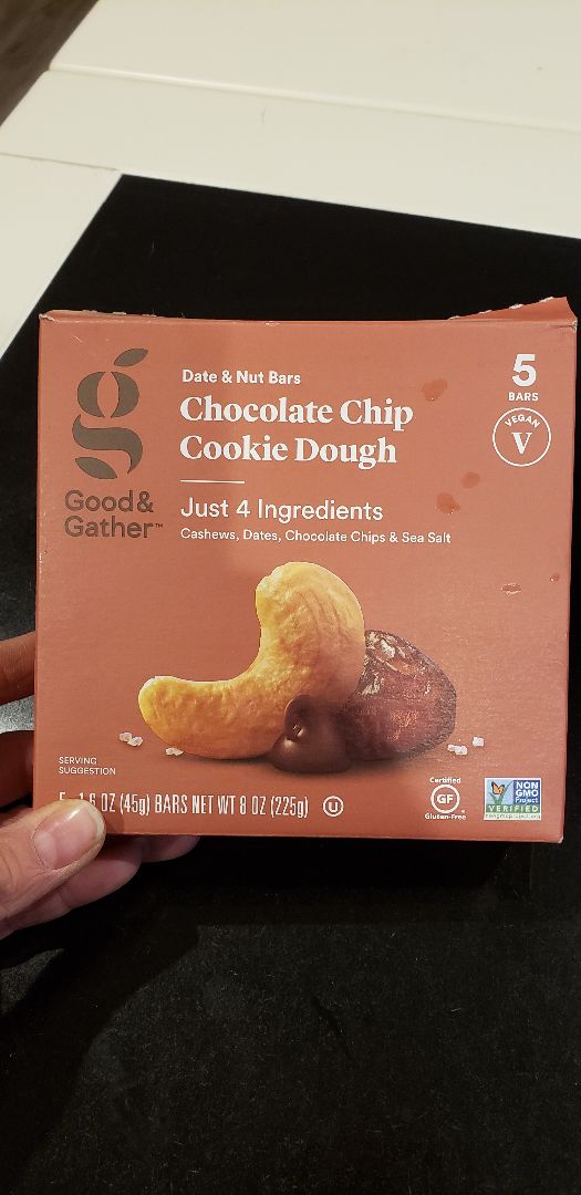 photo of Good & Gather Date & Nut Bars Chocolate Chip Cookie Dough shared by @ambularfortheanimals on  01 Oct 2019 - review