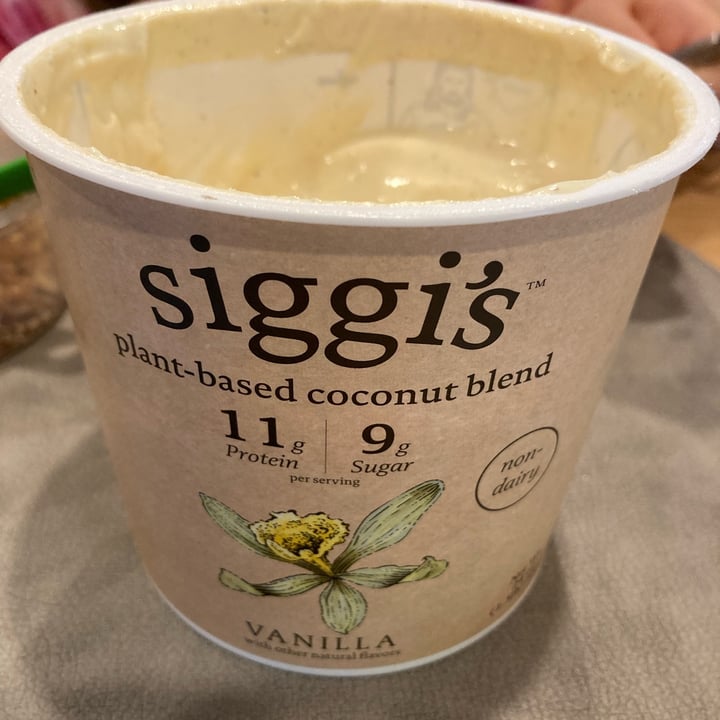 photo of siggi’s Plant-based coconut blend shared by @sgrande on  28 Sep 2021 - review