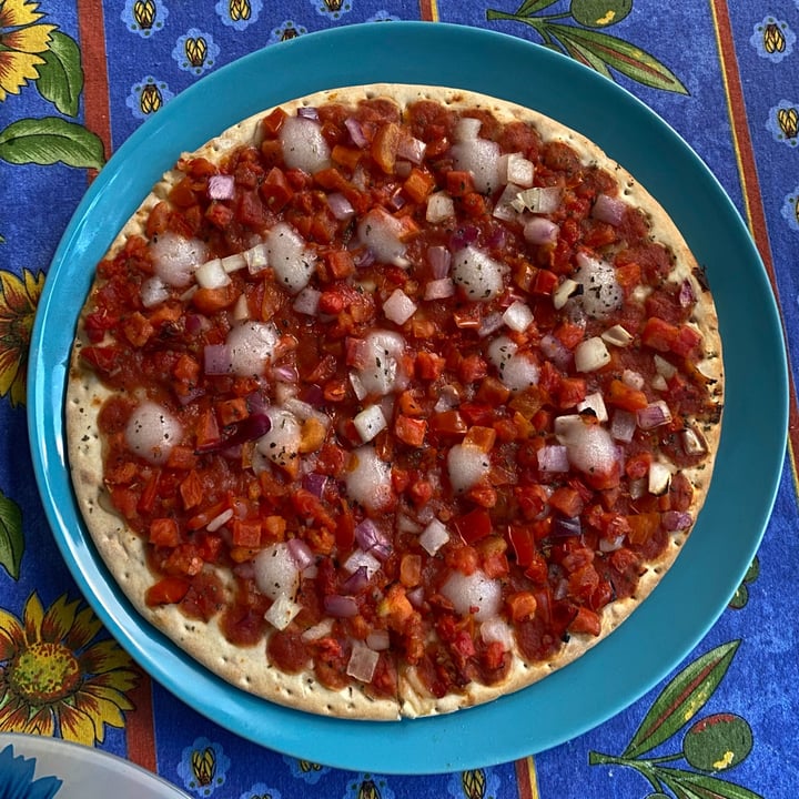 photo of Vemondo Pizza Bruschetta Con Pomodoro E Cipolla shared by @elenuriss on  26 Sep 2022 - review