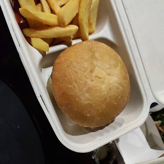 Photo of the dish “Hamburguesa con patatas fritas”