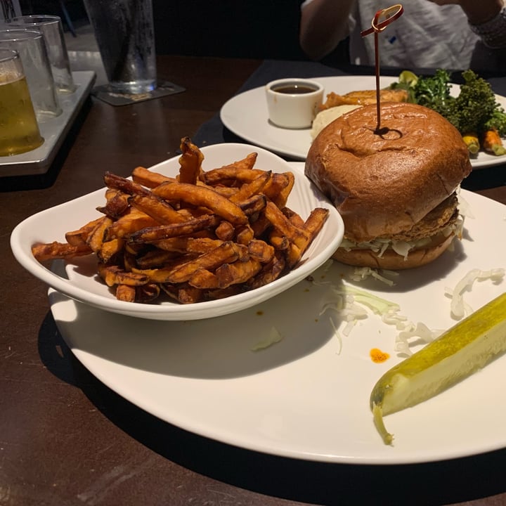 photo of Yard House gardein spicy chicken sandwich shared by @mattfara50 on  28 Jul 2022 - review