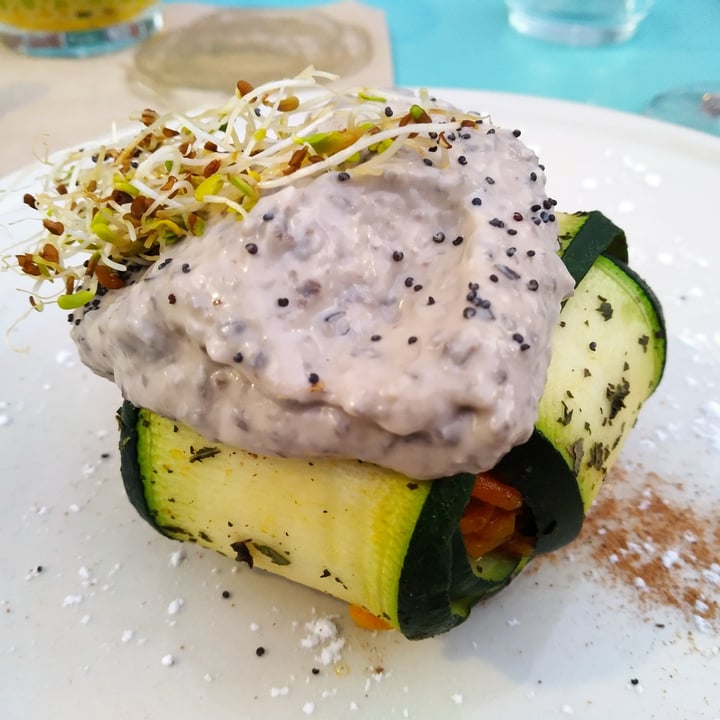 review photo of la terraza del girasol Paquetito de calabacín relleno de verduras al-andalus shared by @veganopedro on 09 Jun 2022 - review