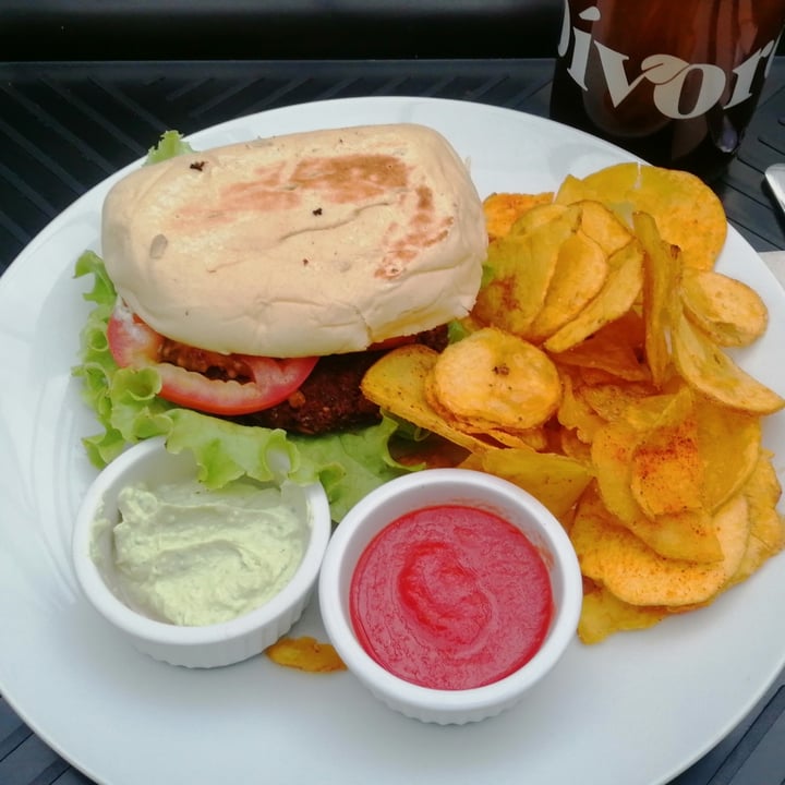 photo of Hervíboro Cocina Vegana Hamburguesa de lentejas shared by @skinnyvegan on  10 Nov 2020 - review