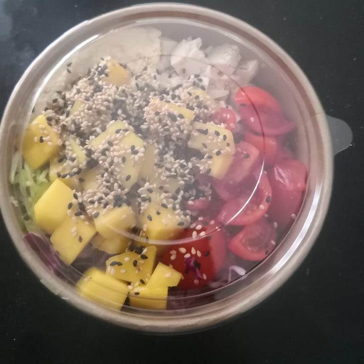 review photo of I Love Poke Euroma2 Vegan Hummus shared by @giuliasalvi on 04 Aug 2022 - review