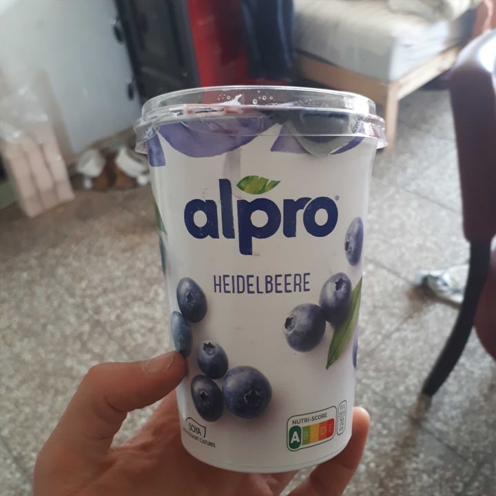 photo of Alpro Joghurt Heidelbeere shared by @laraweinmann on  26 May 2020 - review