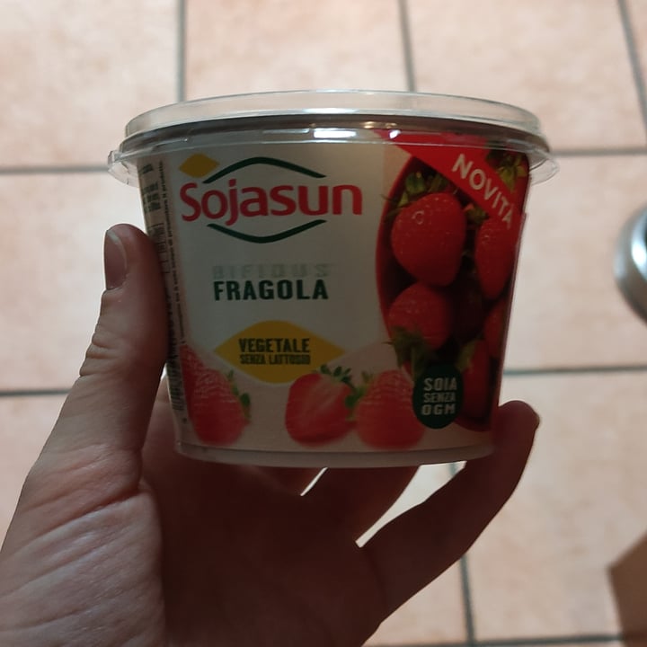 photo of Sojasun yogurt alla fragola shared by @paolagalimberti on  29 Sep 2022 - review