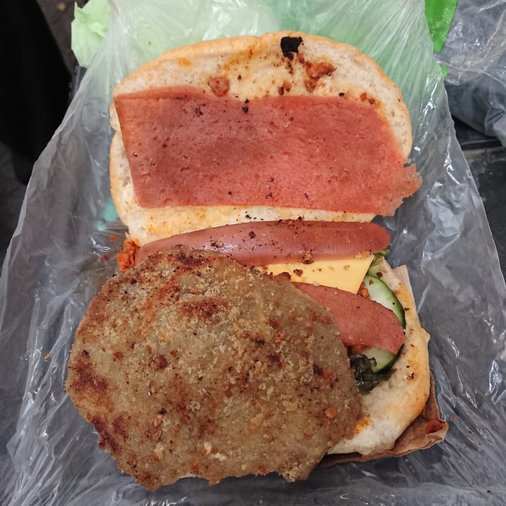 review photo of esTACOmo quiere Torta Cubana shared by @gabrijela on 16 Oct 2022 - review