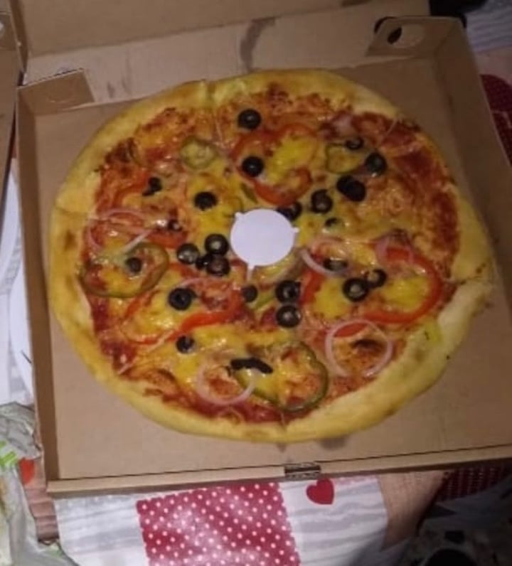 photo of deWeggie's Vegan pizza shared by @veggiesmeetsheyla on  01 Dec 2019 - review
