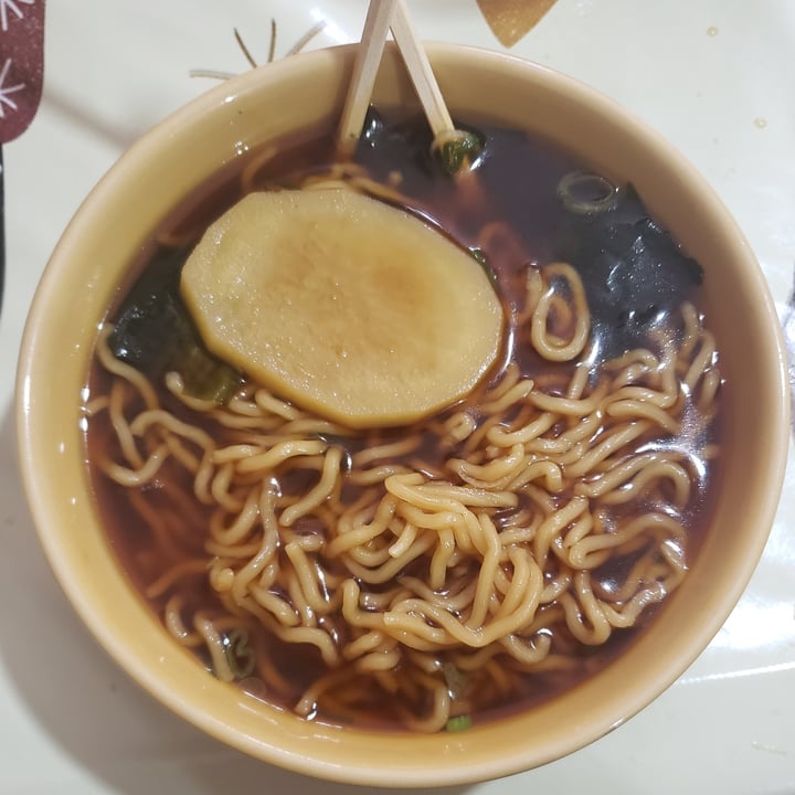 photo of V Ramen Caldo shoyu ramen con fideos de arroz shared by @samanth4 on  04 Jul 2020 - review