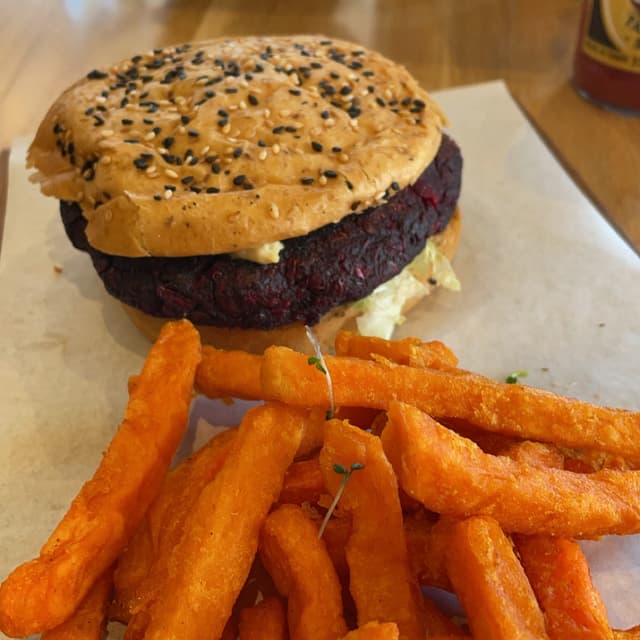 Foto del plato “Quinoa Veg Burger”