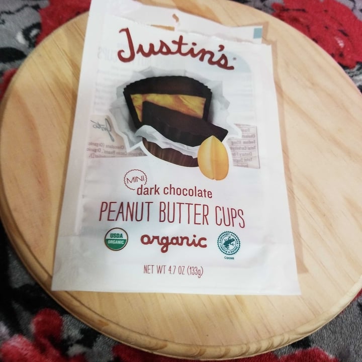 photo of Justin's 2 Organic Dark Chocolate Peanut Butter Cups shared by @groovygreens on  11 May 2022 - review