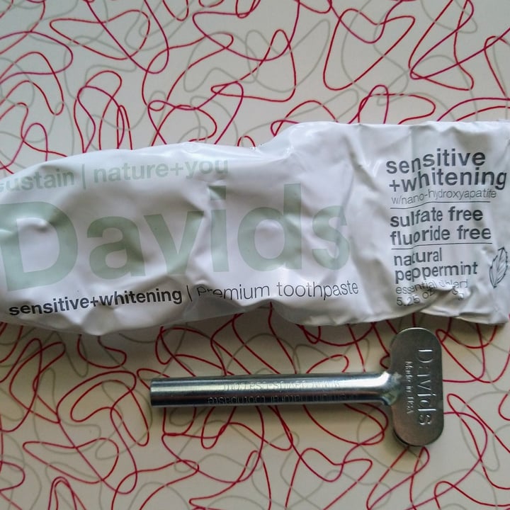 photo of David's Premium Toothpaste Sensitive + Whitening shared by @veganlulu on  26 Oct 2022 - review
