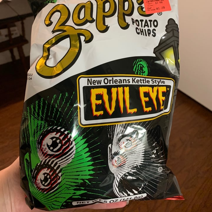 photo of Zapp's Potato Chips Evil Eye New Orleans Kettle Style Chips shared by @veganbat on  26 Mar 2022 - review