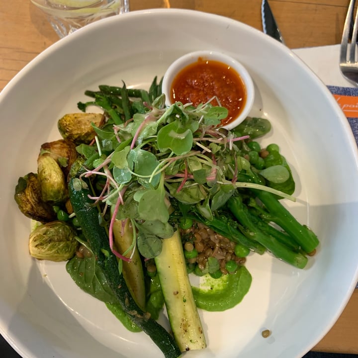 photo of île de païn - lunch & breakfast restaurant & artisan bakery Popeye Salad (veganised) shared by @veggielover20 on  24 Nov 2020 - review