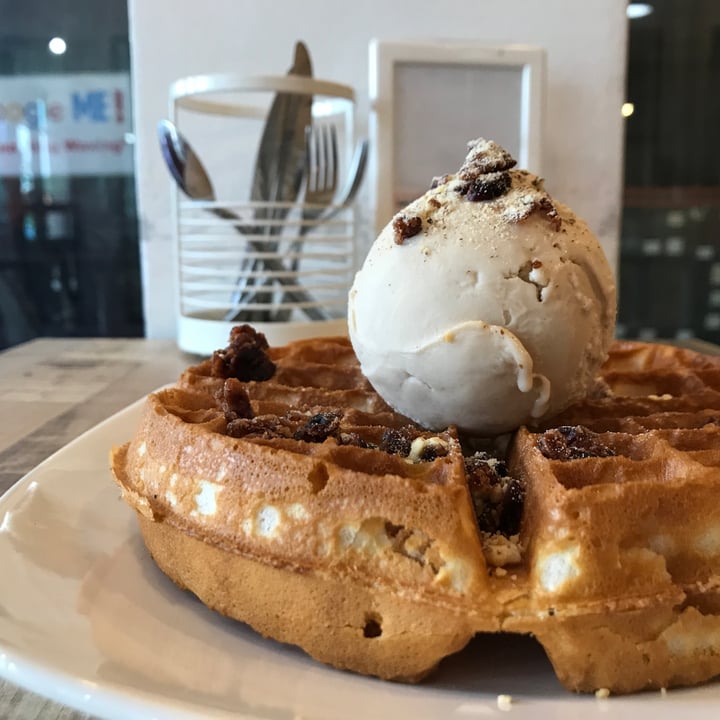 review photo of WellSmoocht Waffle (with hazelnut r'ice cream) shared by @sweetveganneko on 22 May 2018 - review