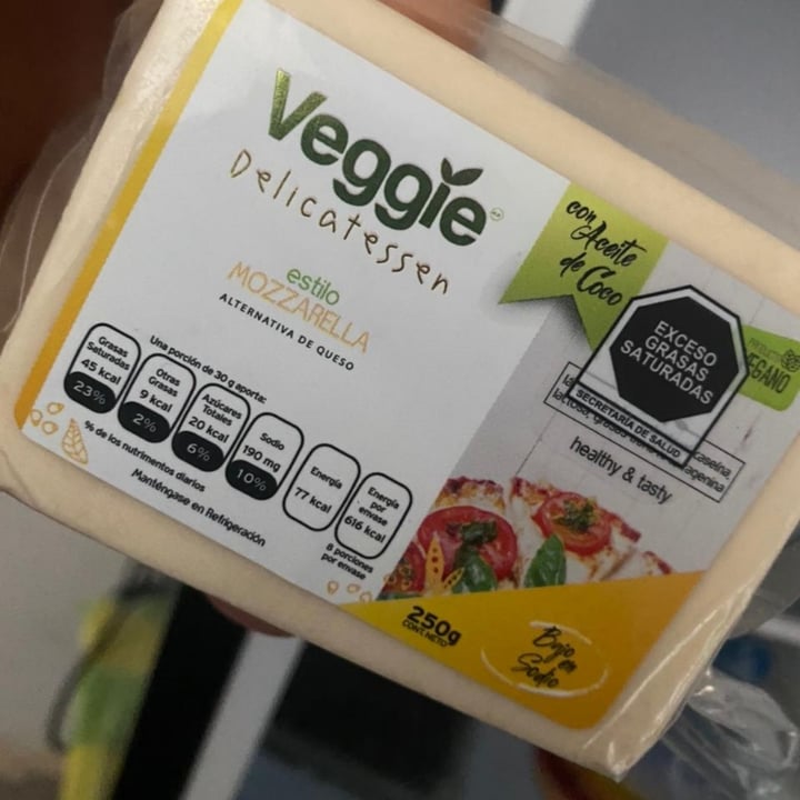 photo of Veggie Queso Estilo Mozzarella shared by @dopefriend on  17 Mar 2021 - review